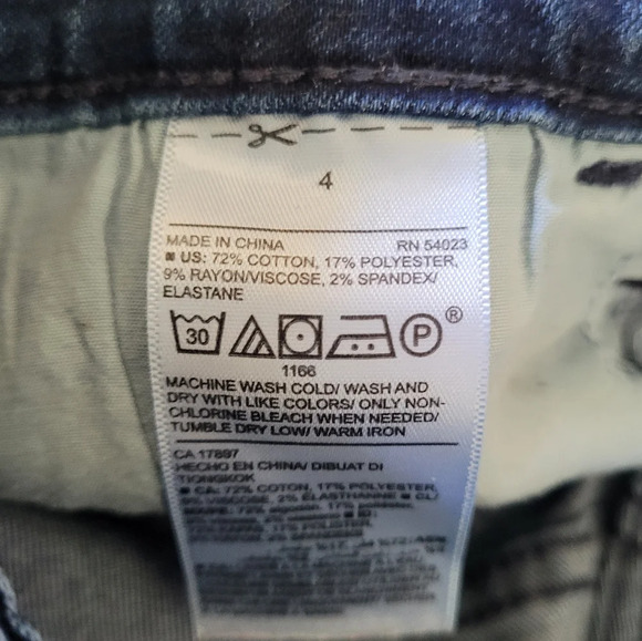 Old Navy Rockstar Midrise Raw Hem Ankle Medium-Dark Wash Jeans Size Women's 4 - Picture 12 of 12